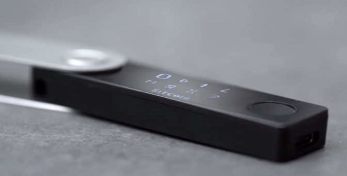 Ledger Nano S - turvallinen laitteistobitcoin-lompakko
