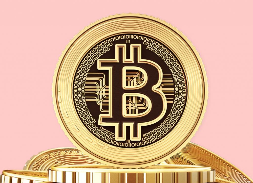 ostamalla bitcoineja, kun ne ovat edullisia, ja myymällä niitä, kun ne ovat kalliimpia. 
